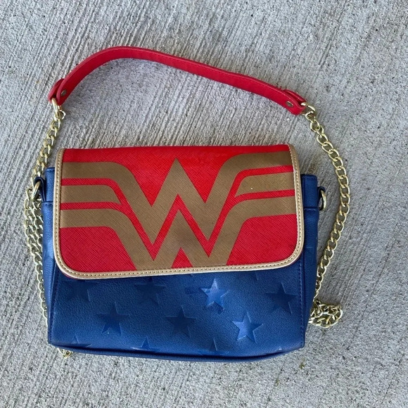 Loungefly x DC Wonder Woman Crossbody Bag Marvel Comics Classic Justice League - Picture 1 of 6